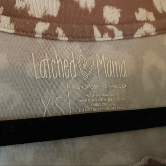Latched Mama 3/4 sleeve scoop neck printed nursing top - Picture 5 of 7